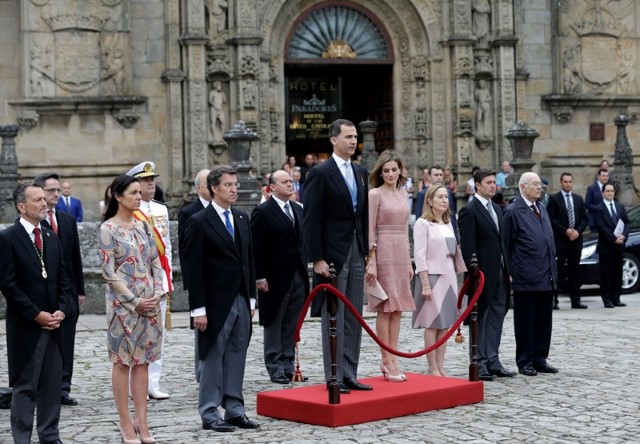 A presidenta do Parlamento asistiu á Ofrenda Nacional ao Apóstolo Santiago, presidida polos Reis 