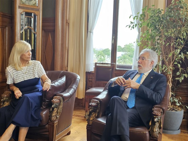 O presidente do Parlamento agradece a “hospitalidade” coa que Uruguai recibiu á emigración galega