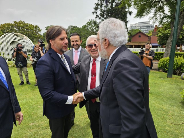 Santalices fai votos por afianzar as “excelentes relacións” entre Galicia e Uruguai nun encontro co presidente da República, Lacalle Pou