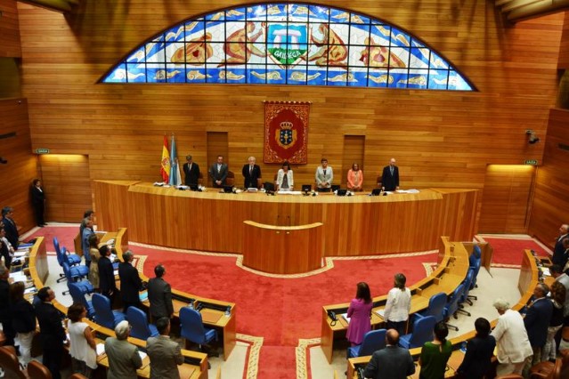A Mesa do Parlamento acorda o recorte salarial para deputados e persoal da Cámara