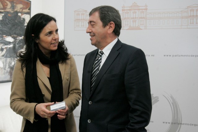 A presidenta do Parlamento recibe do valedor do pobo o Informe Ordinario de 2011