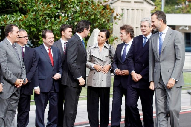 Pilar Rojo acompaña ao Príncipe de Asturias na visita á factoría de PSA Peugeot Citröen de Vigo