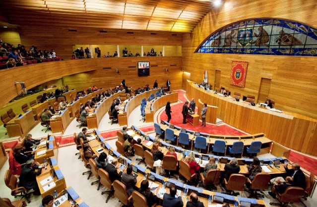 Dolores Rodríguez Amoroso e Luis Gómez Piña toman posesión como deputados no Parlamento de Galicia, que tamén designa aos tres senadores en representación da Comunidade Autónoma