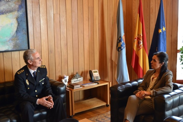 A presidenta do Parlamento recibe ao xefe superior de Policía de Galicia, ao que desexa unha xestión exitosa