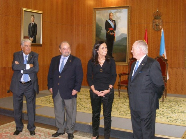 Xestores administrativos de toda España visitan o Parlamento de Galicia antes de gañar o Xubileo