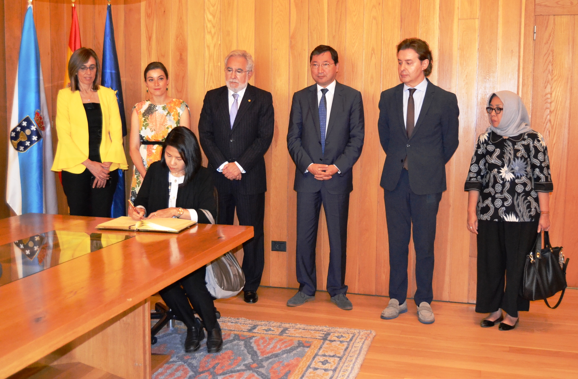 Embaixadores de países da área Asia-Pacifico visitaron o Parlamento de Galicia