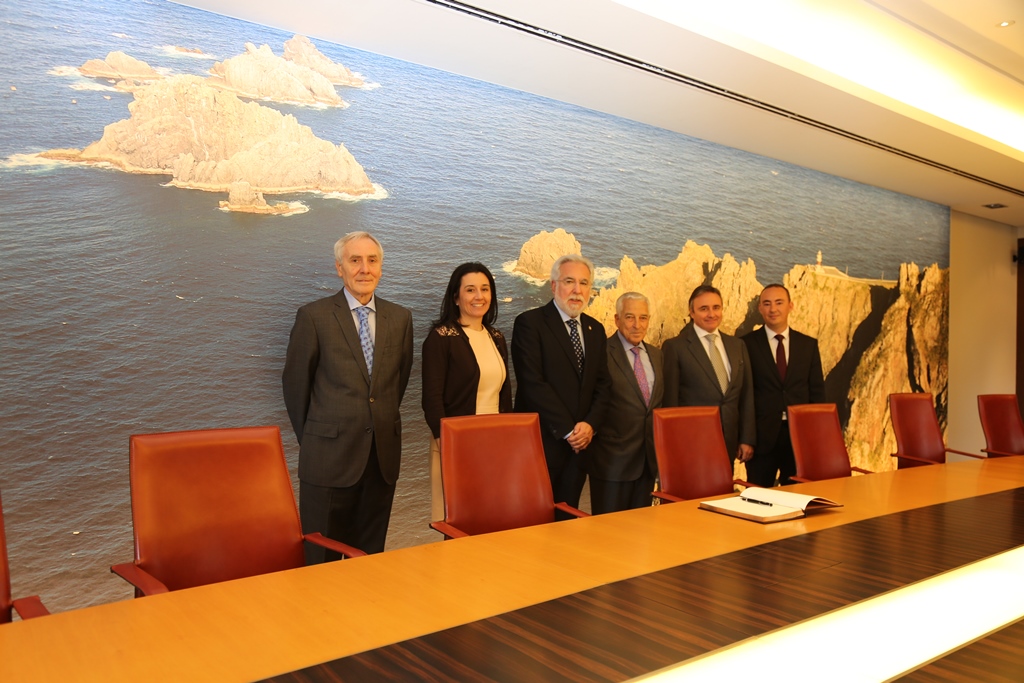 O presidente do Parlamento de Galicia visitou a sede de Previsión Sanitaria Nacional