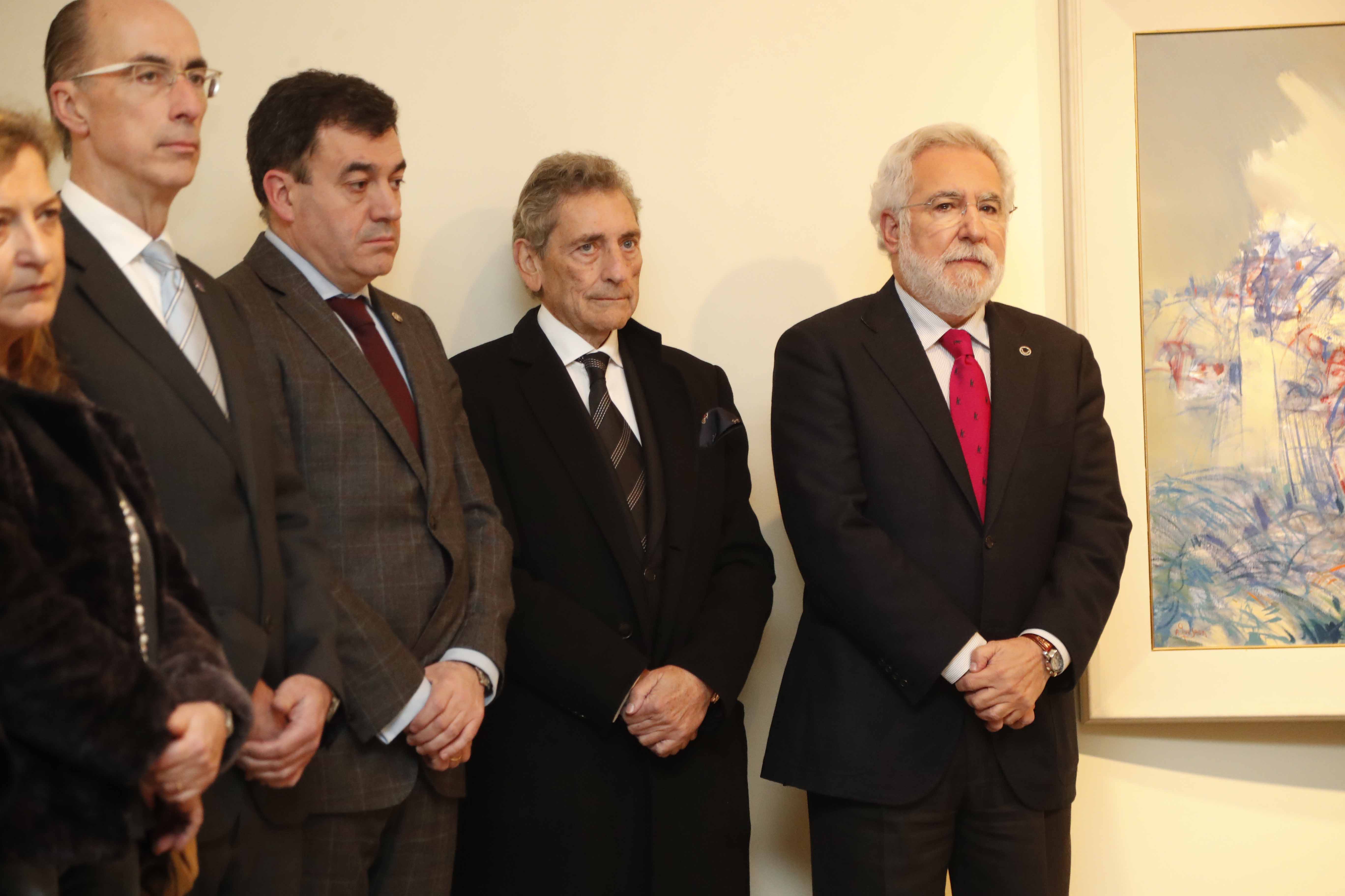 O presidente do Parlamento de Galicia, Miguel Ángel Santalices, asistiu á inauguración da exposición “Antonio Quesada. Dende o sentimento” no Teatro Afundación en Vigo.