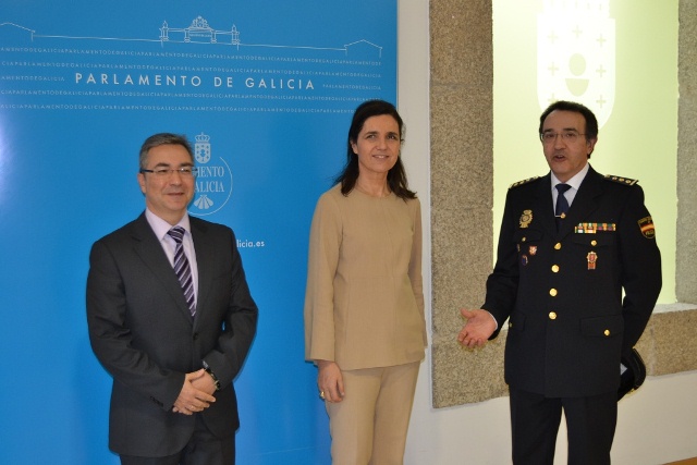 Foto da noticia:A presidenta do Parlamento recibe ao novo comisario da Policía Autonómica