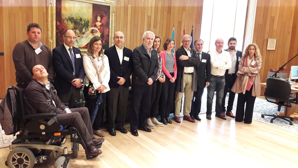 Foto da noticia:Profesorado da Escola de Relacións Laborais da Coruña visita o Parlamento de Galicia