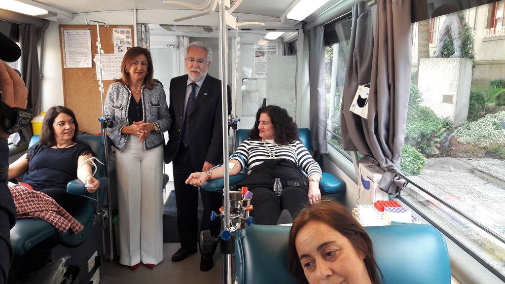 Foto da noticia:Unha unidade móbil de doazón de sangue visita o Parlamento de Galicia