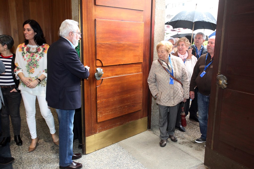 O Parlamento de Galicia recibe aos primeiros visitantes do programa semanal de portas abertas