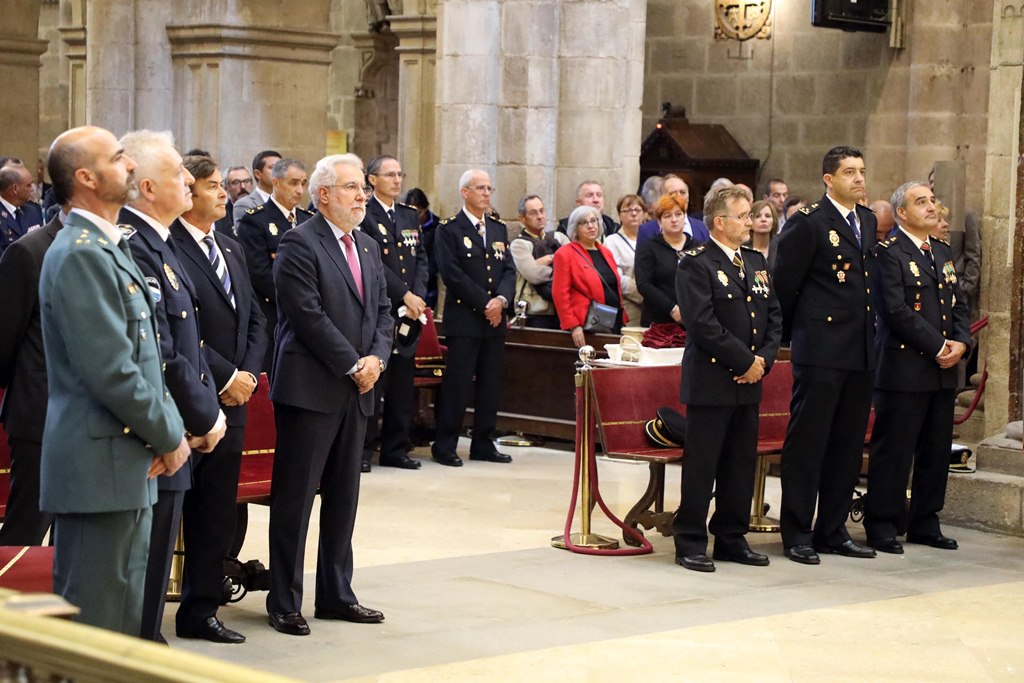 Miguel Ángel Santalices Vieira, asiste aos actos organizados con motivo do Día da  Policía.