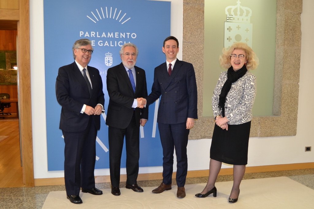 O viceministro polaco de Emprendemento e Tecnoloxía interésase polo funcionamento do Parlamento de Galicia
