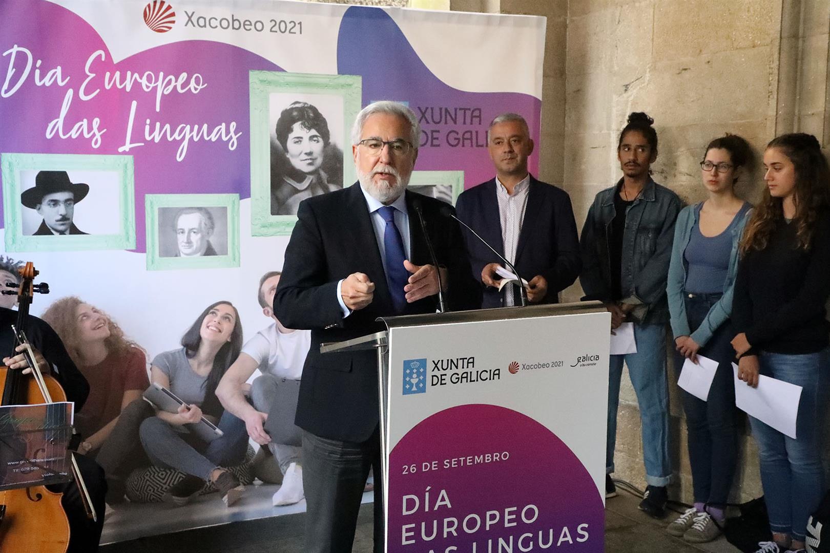 Foto da noticia:O presidente do Parlamento participa na conmemoración do Día Europeo das Linguas coa lectura do Romance de Don Gaiferos