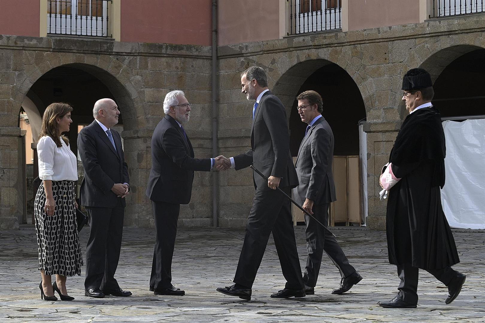 Foto da noticia:Santalices asiste ao acto de apertura do curso das universidades españolas presidido polo Rei