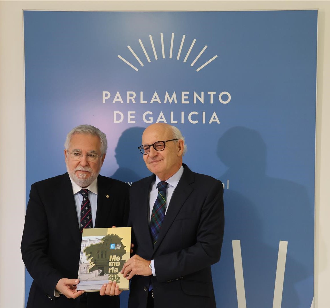Foto da noticia:A Fiscalía Superior de Galicia entrega ao Parlamento a súa memoria anual