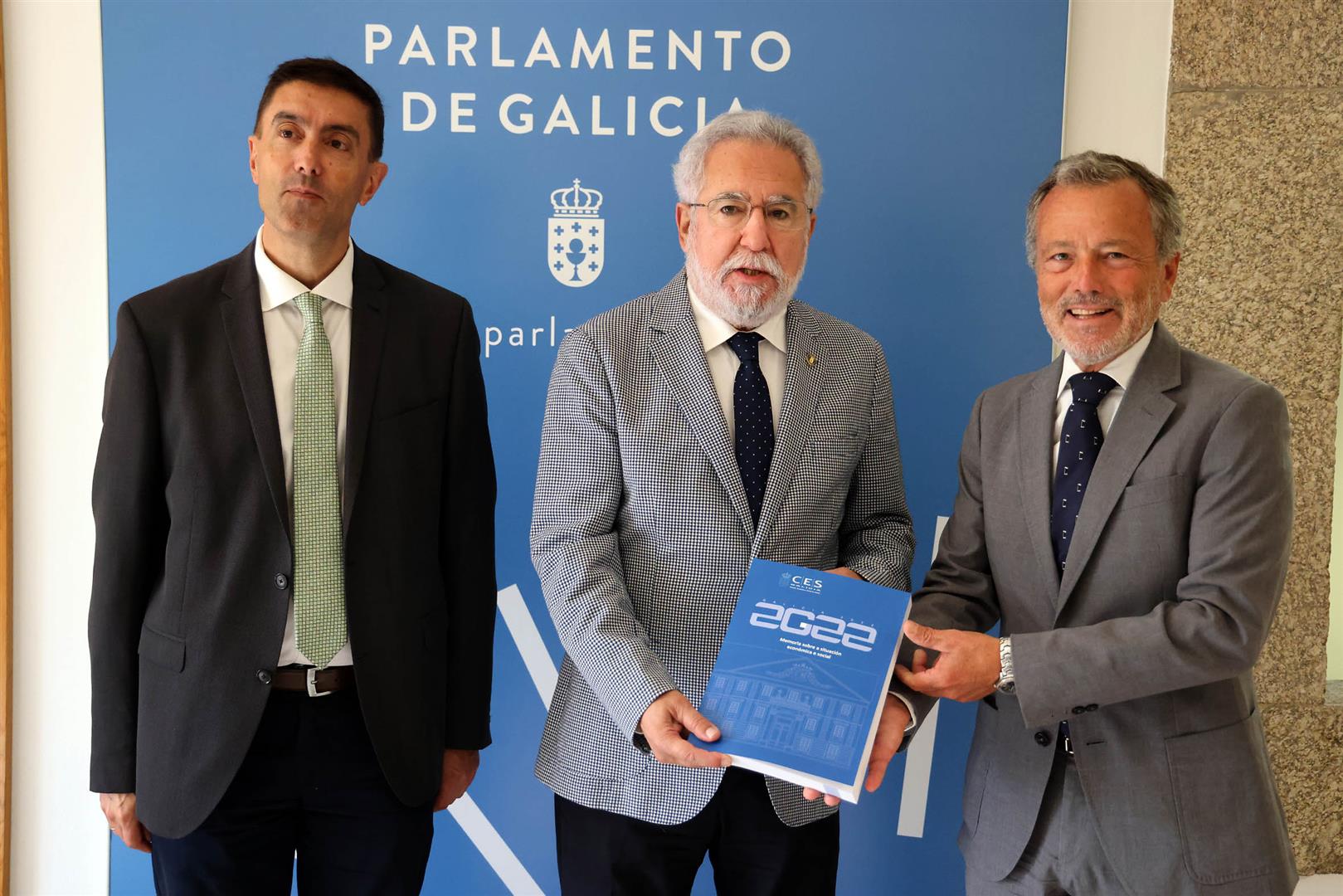 Foto da noticia: O CES entrega ao Parlamento a Memoria sobre a situación económica e social de Galicia 2022 