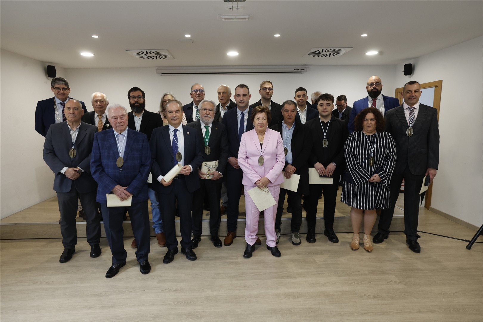 Foto da noticia:Santalices, nomeado cabaleiro da Orde Serenísima da Alquitara na Festa da Augardente de Portomarín