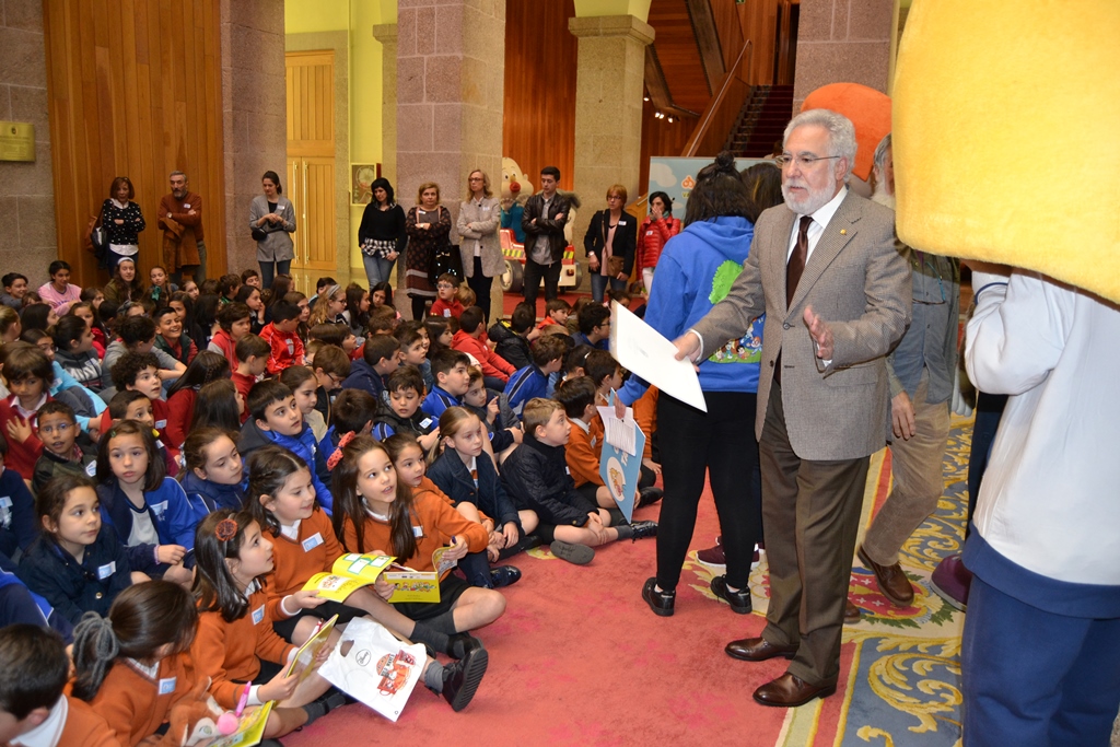 Arredor de 400 escolares coñecen o Parlamento de Galicia nunha xornada de portas abertas para infantil e primaria