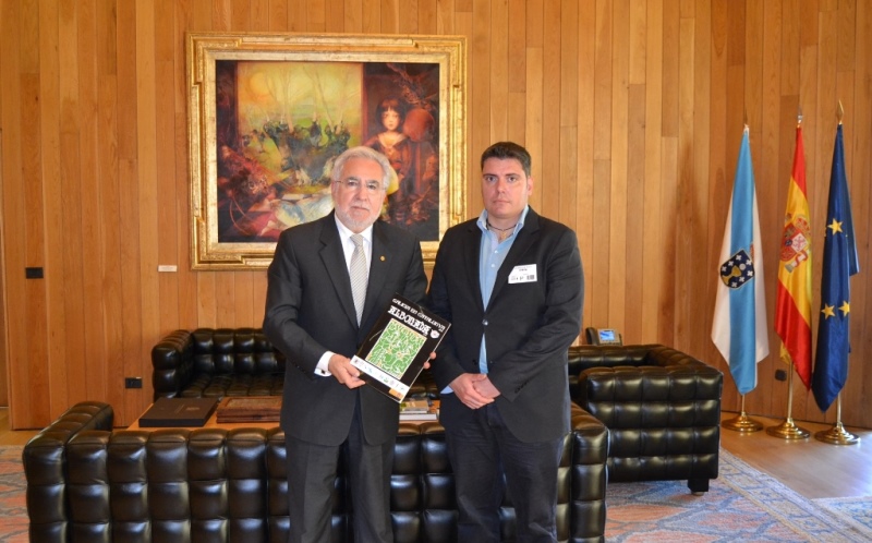 Foto da noticia:O presidente do Centro Galego de Barcelona visita o Parlamento de Galicia