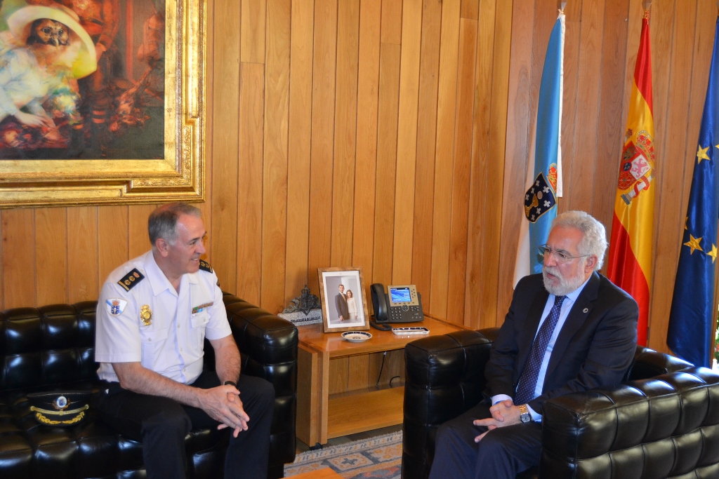 Foto da noticia:O presidente do Parlamento recibe ao novo comisario xefe da Policía Autonómica