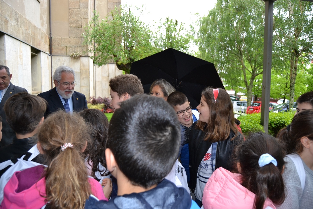 Foto da noticia:Estudantado do CEIP Santo Paio de Abaixo (Redondela) coñece o xardín botánico do Parlamento no Día Mundial do Medio Ambiente