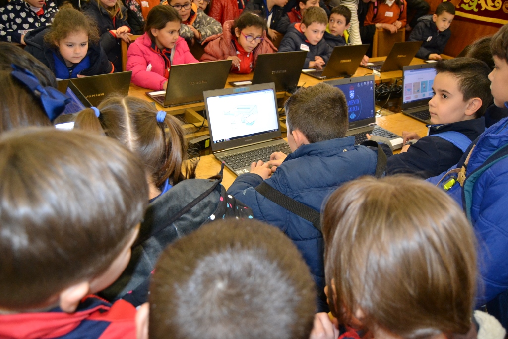 Foto da noticia:O Parlamento de Galicia presenta material didáctico orientado a educación Infantil e Primaria protagonizado polos Bolechas