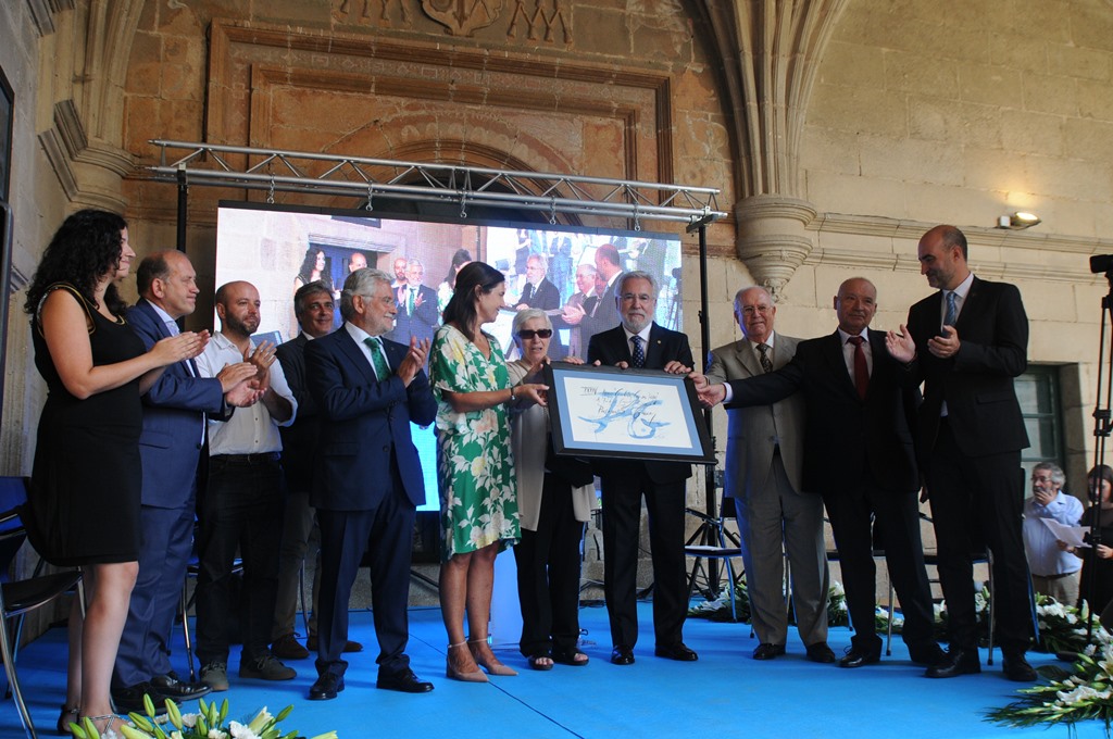 Foto da noticia:O presidente do Parlamento de Galicia recolle o premio “Celanova, Casa dos poetas”, “un estímulo para seguir traballando e intensificar o noso esforzo”