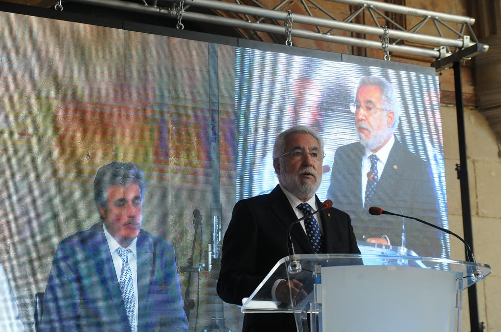 O presidente do Parlamento de Galicia recolle o premio “Celanova, Casa dos poetas”, “un estímulo para seguir traballando e intensificar o noso esforzo”