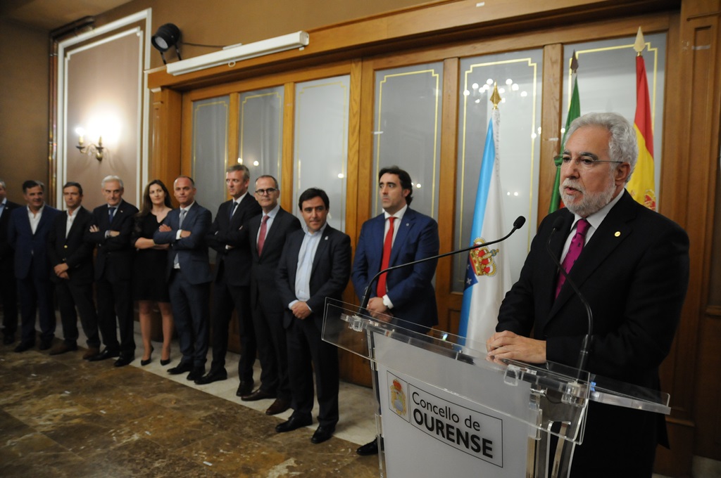 Foto da noticia:Santalices subliña a vocación de entendemento e de aproximaxión entre galegos e portugueses