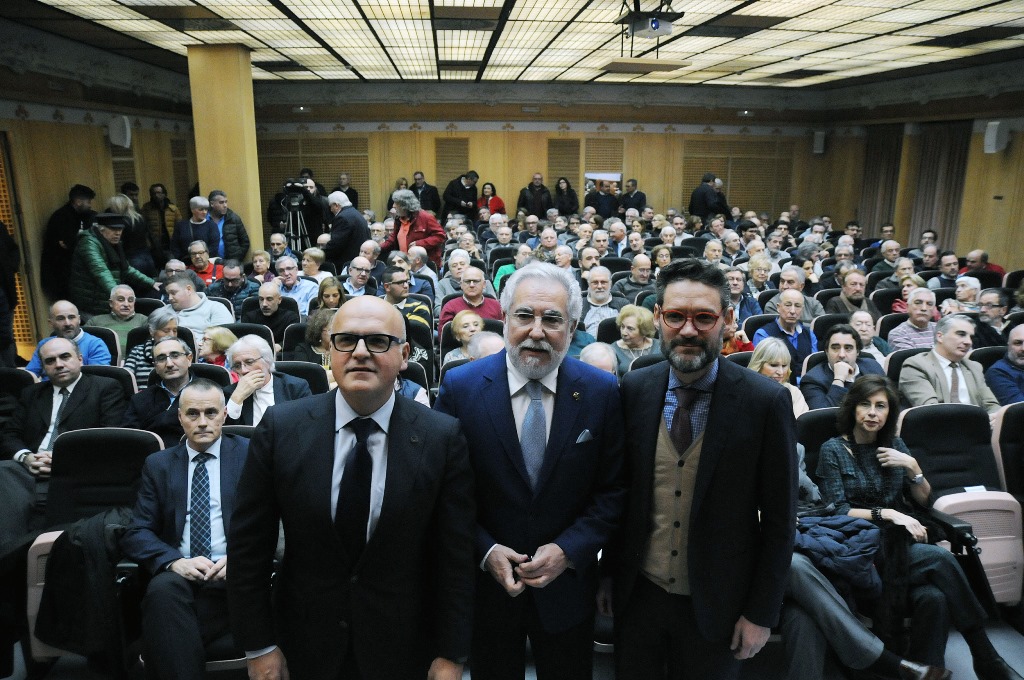 Foto da noticia:Santalices destaca o seu interese en abrir o Parlamento á xente