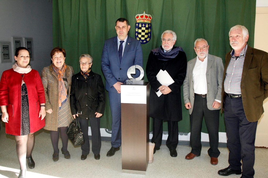 Foto da noticia:O presidente do Parlamento súmase ao recoñecemento da figura de Isabel Zendal, considerada pola OMS como a primeira enfermeira da historia en misión internacional