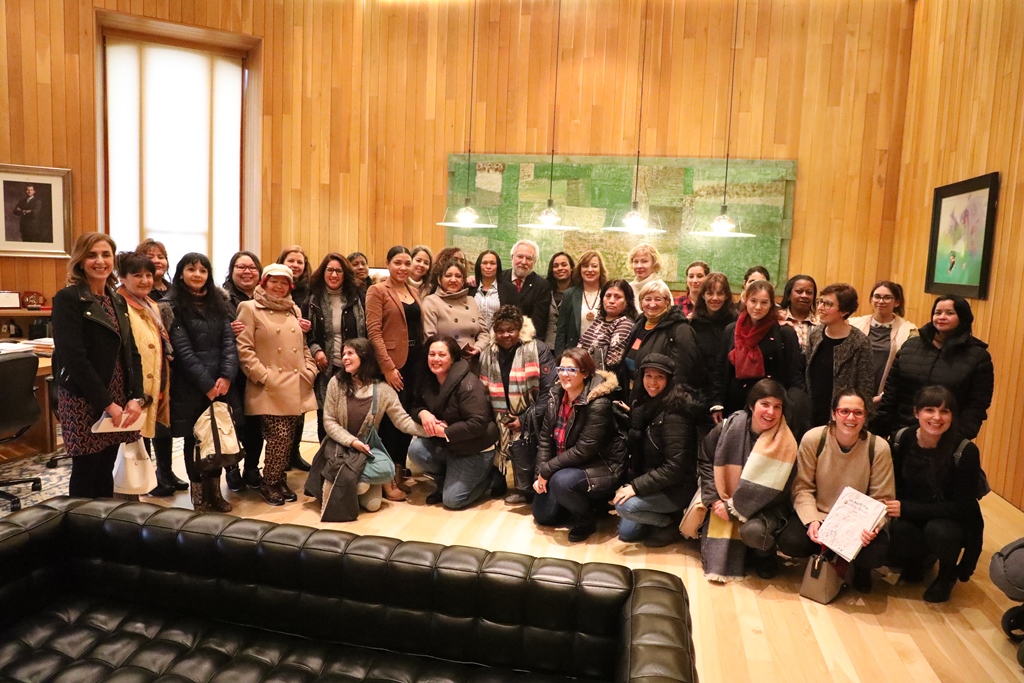 Foto da noticia:A Fundación Juan Soñador visita o Parlamento de Galicia coincidindo co Día Internacional do Migrante