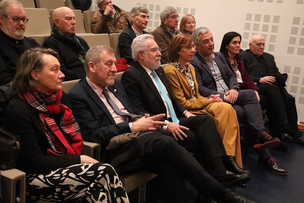 Santalices comparte o Premio APECSA de divulgación do Camiño de Santiago concedido ao Parlamento con todas as persoas que contribuíron a engrandecer o Xacobeo