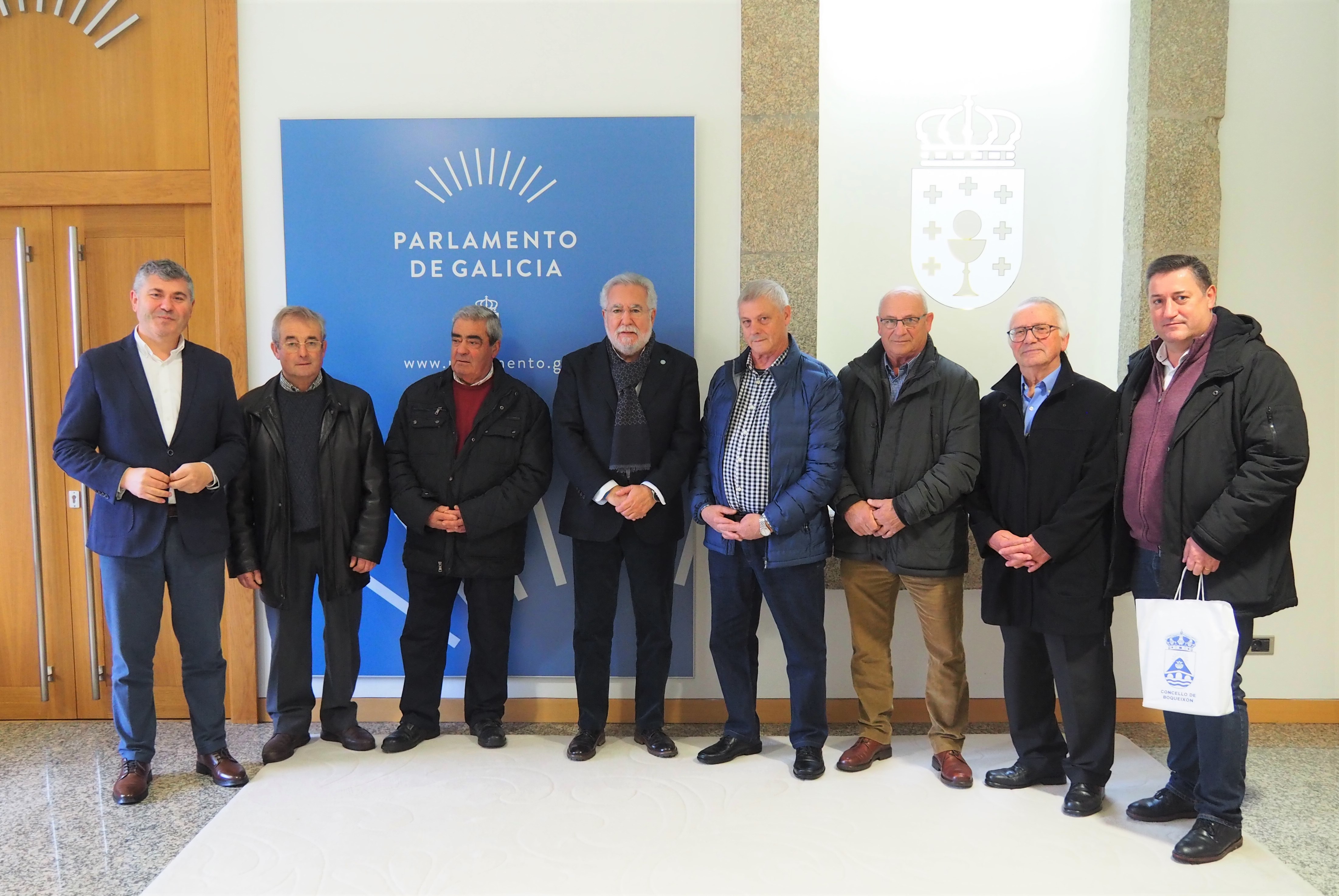 Concelleiros da primeira lexislatura da democracia no Concello de Boqueixón visitan o Parlamento de Galicia