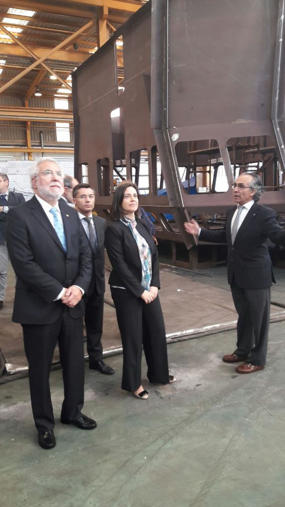 Unha delegación da Asemblea dos Azores coñece actividades vinculadas ao sector marítimo galego