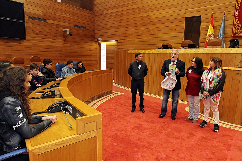 Gañadores do “V Premio Estatuto de Autonomía para Galicia” visitan o Parlamento