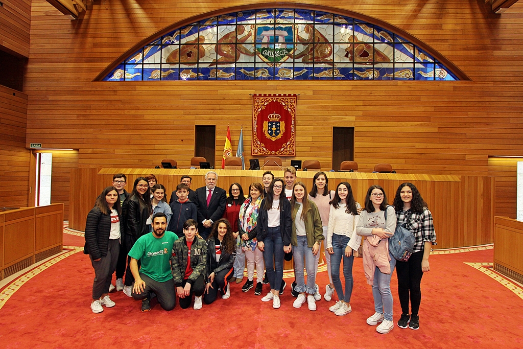 Gañadores do “V Premio Estatuto de Autonomía para Galicia” visitan o Parlamento