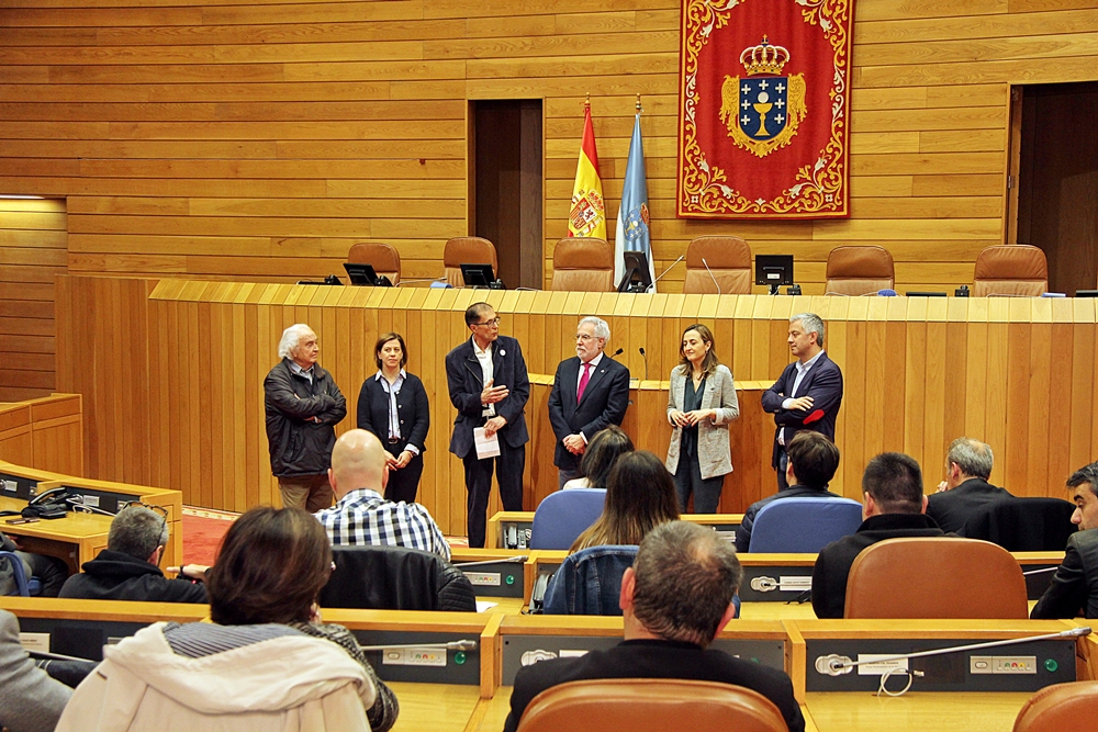 Os Amigos da Banda de Música de Santiago coñecen o Parlamento de Galicia