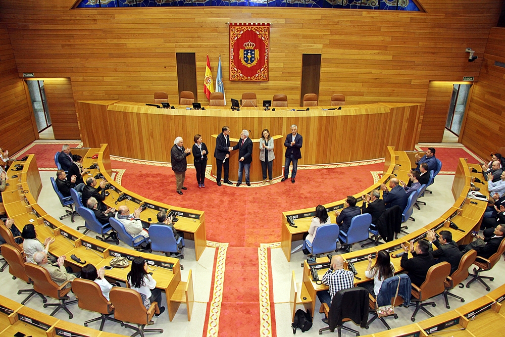 Os Amigos da Banda de Música de Santiago coñecen o Parlamento de Galicia
