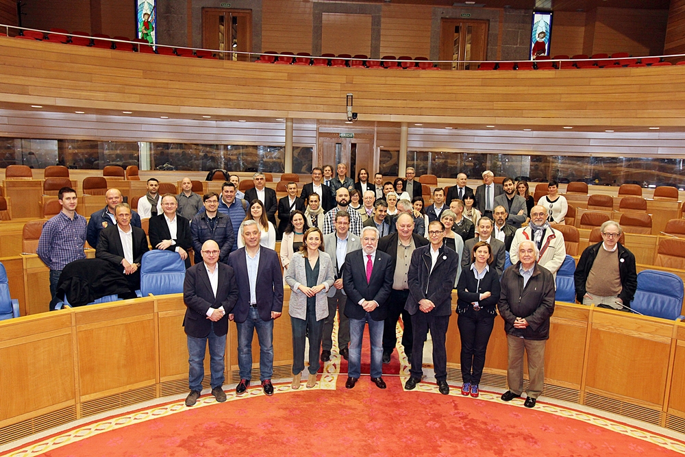 Foto da noticia:Os Amigos da Banda de Música de Santiago coñecen o Parlamento de Galicia