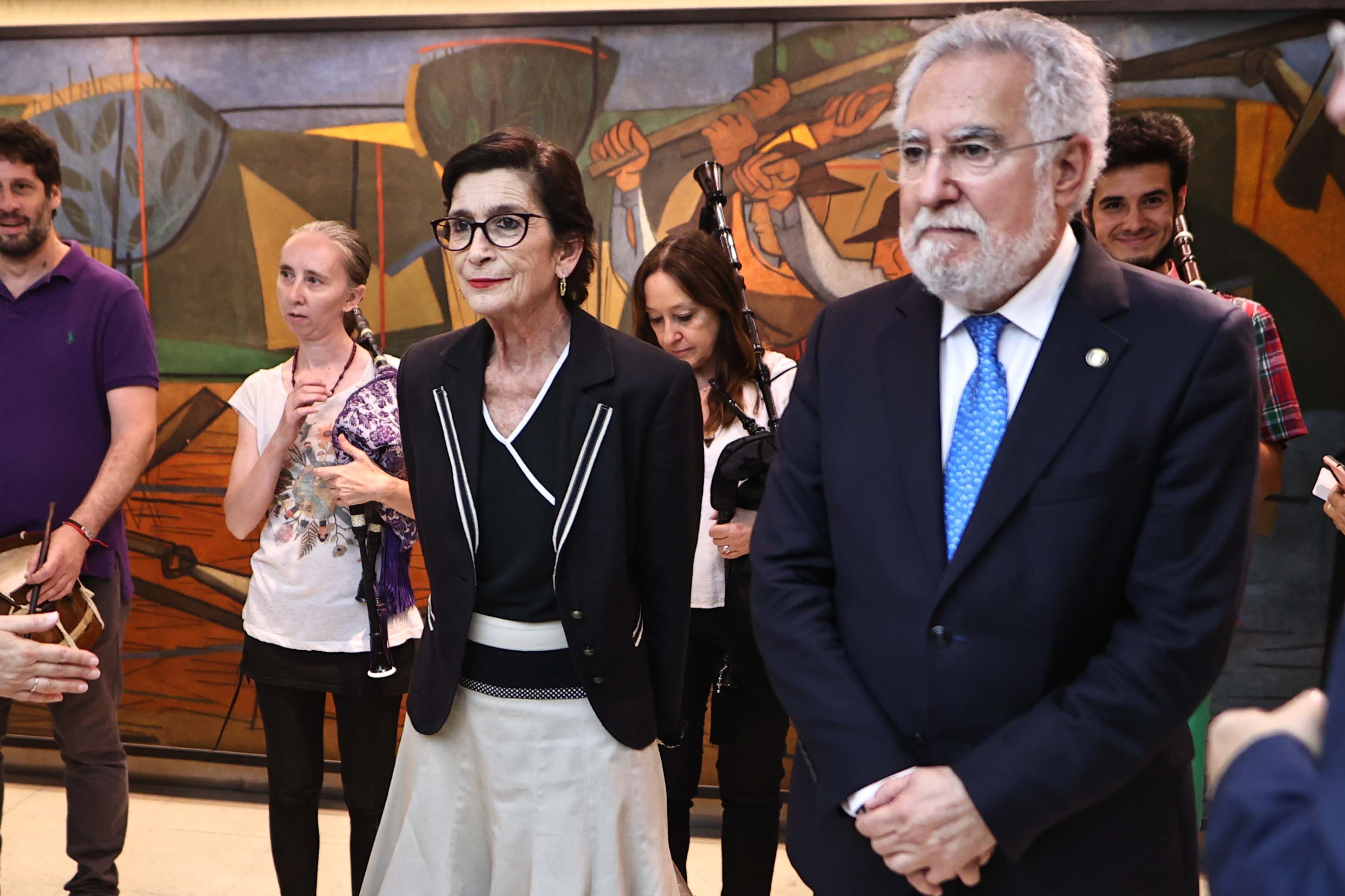 Foto da noticia:Buenos Aires acolle unha exposición sobre a historia do Parlamento de Galicia