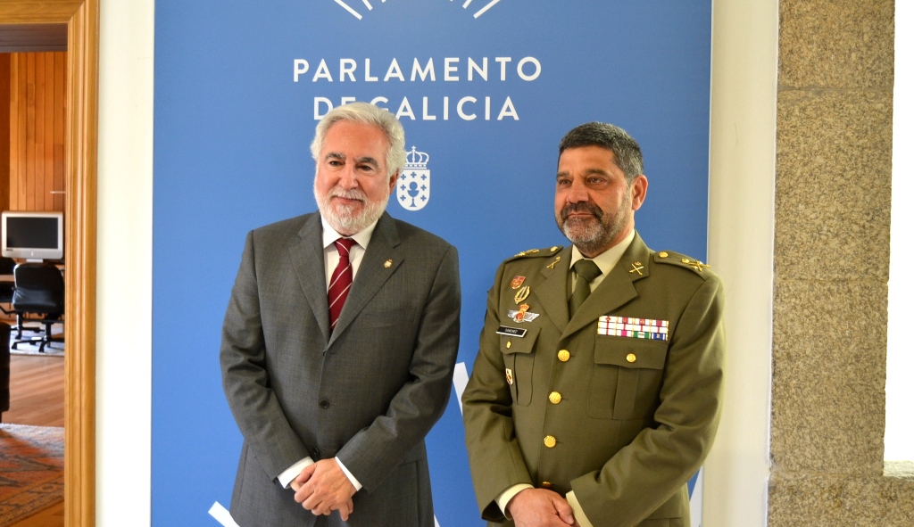 Foto da noticia:O novo xeneral xefe da Forza Loxística Operativa visita o Parlamento logo da súa toma de posesión