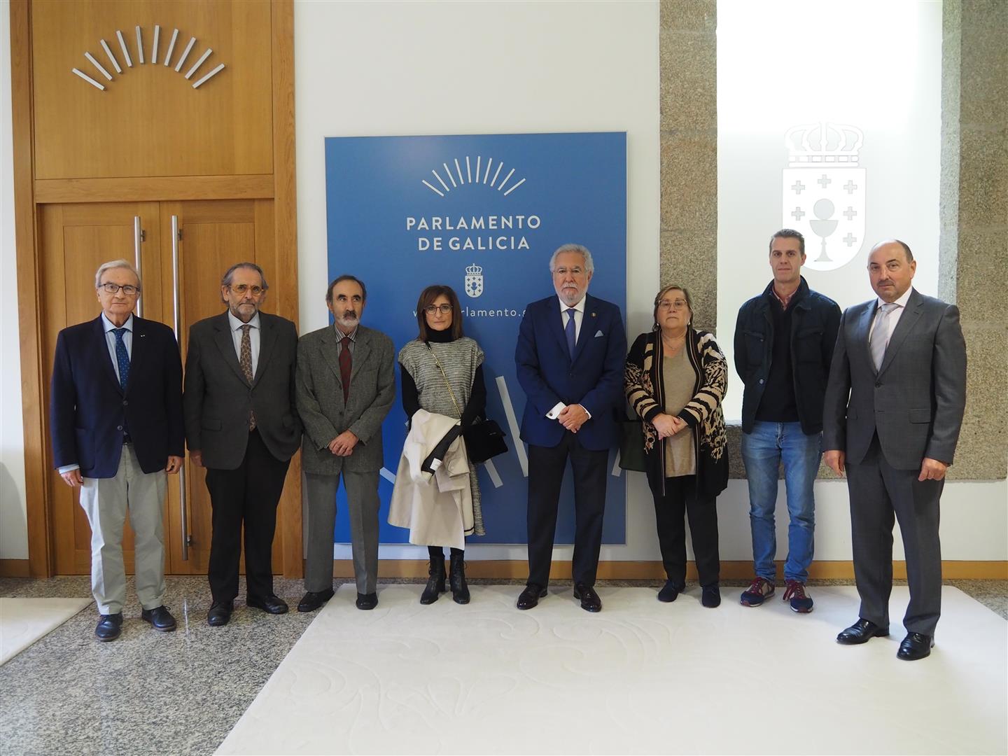 Unha delegación do Foro Liceo de Ourense explicou o seu traballo ao presidente do Parlamento de Galicia