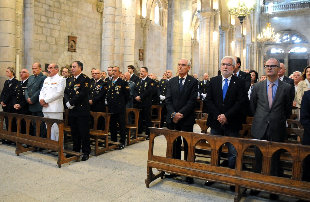 Foto da noticia:O presidente do Parlamento asiste aos actos celebrados en Ourense con motivo do día da Policía