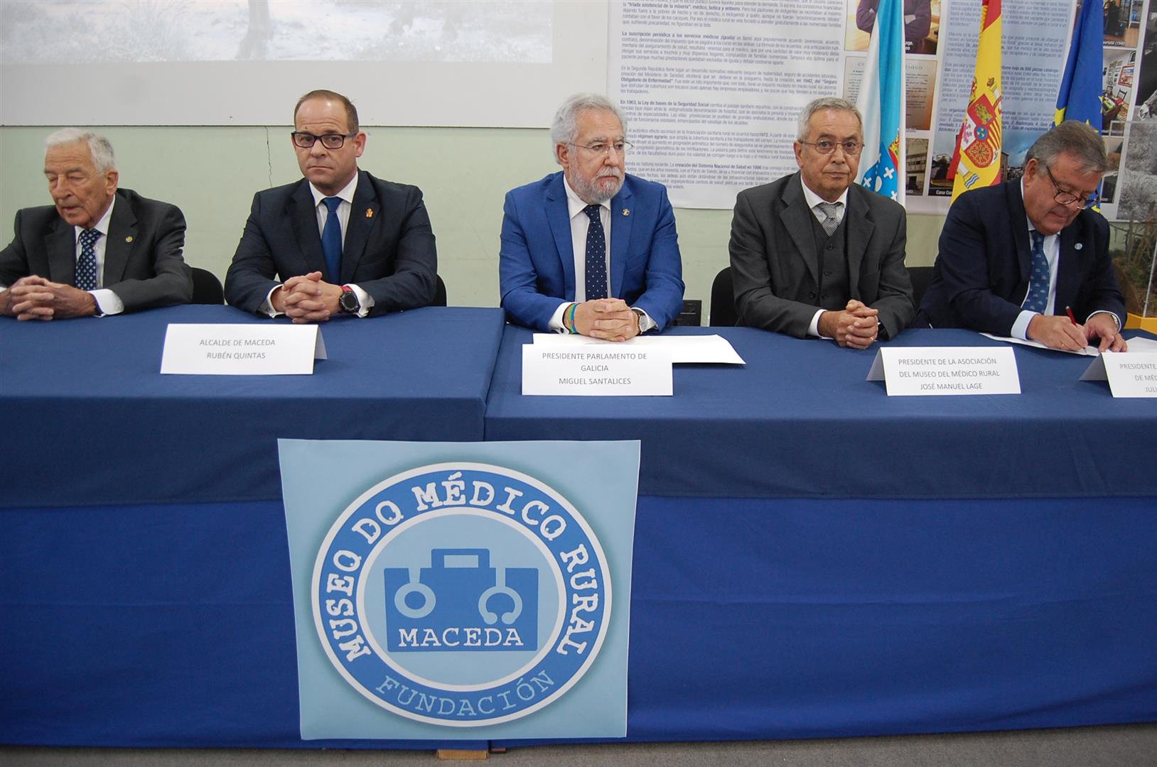 Foto da noticia:Santalices reclama un “un gran pacto social pola sanidade no que, sen obviar as críticas, todos nos esforcemos en remar na mesma dirección"