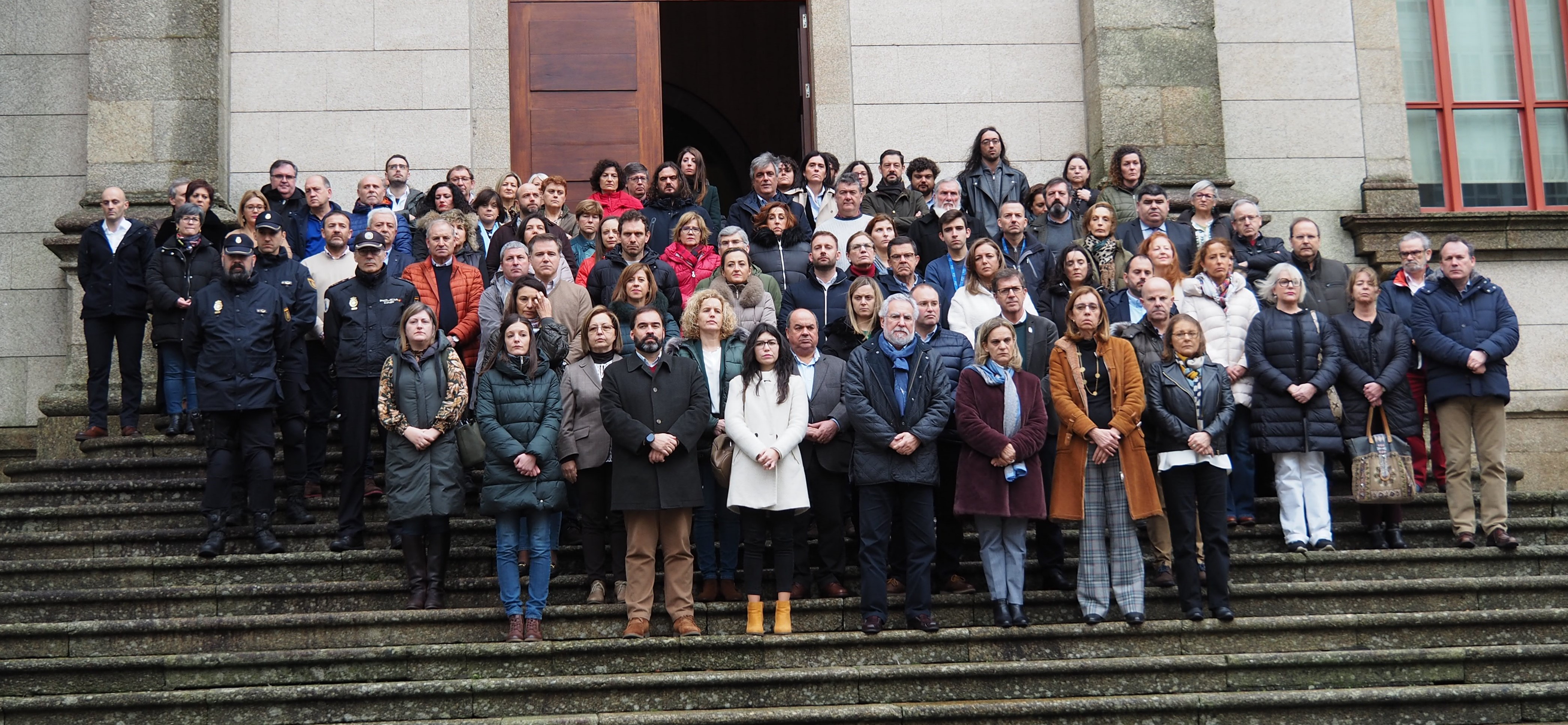 Foto da noticia:O Parlamento de Galicia garda un minuto de silencio contra a violencia machista logo do asasinato dunha muller en Lugo