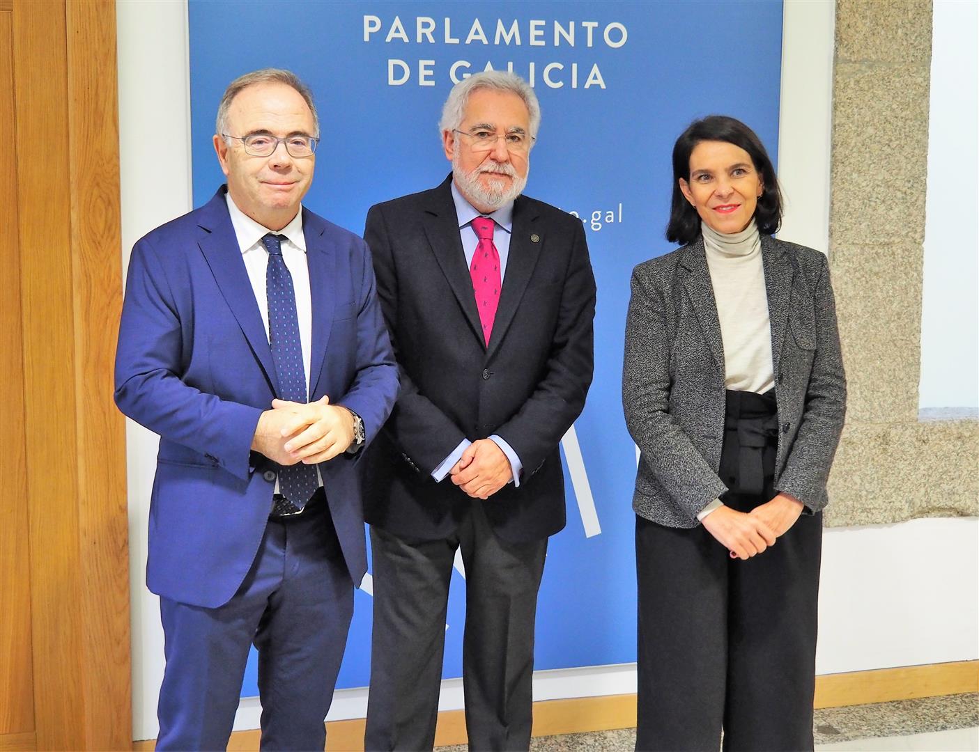 Foto da noticia:O presidente do Parlamento aborda co alcalde de Santiago a programación cultural da Cámara relacionada con Carballo Calero