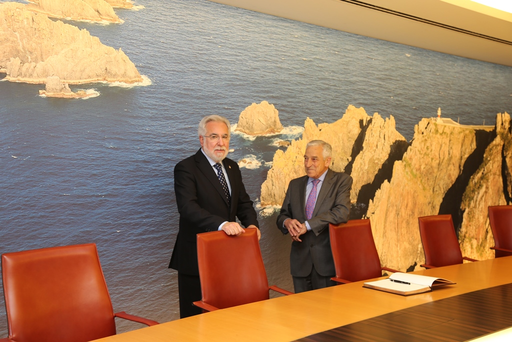 O presidente do Parlamento de Galicia visitou a sede de Previsión Sanitaria Nacional